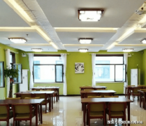 “普惠养老+正在地化办事”为焦点